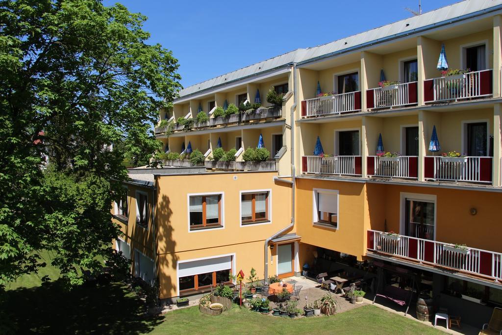 Simon - Hotel & Cafe Bad Tatzmannsdorf Exterior photo