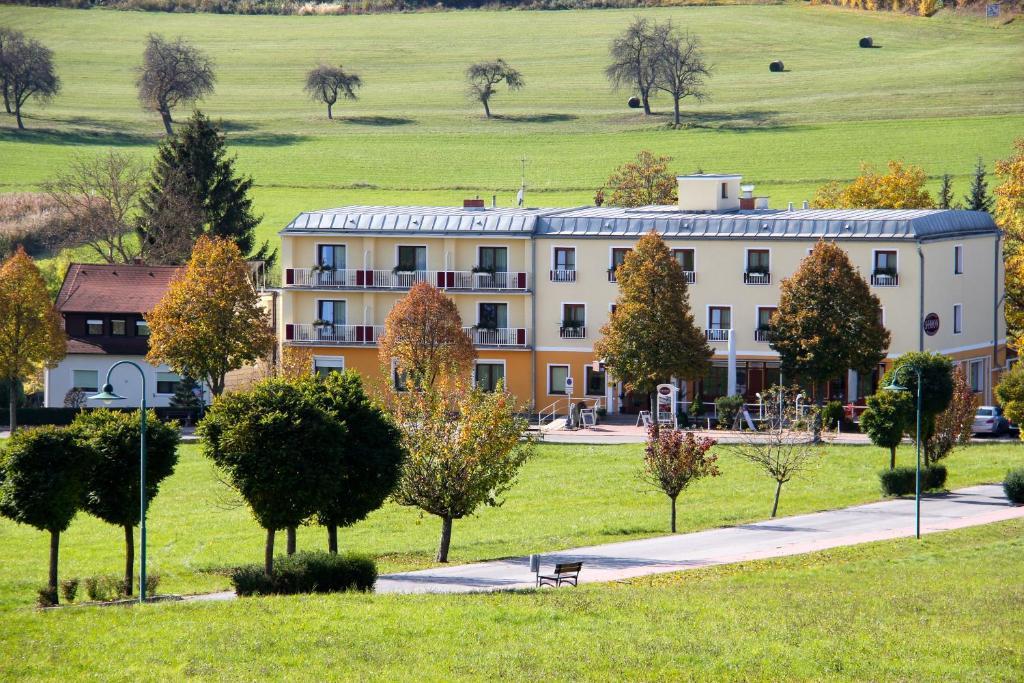 Simon - Hotel & Cafe Bad Tatzmannsdorf Exterior photo